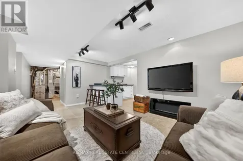 8 Esther Avenue Cambridge ON N1S 4L6