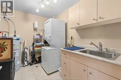 6055 Ellis Street Lasalle ON N9H 2P8
