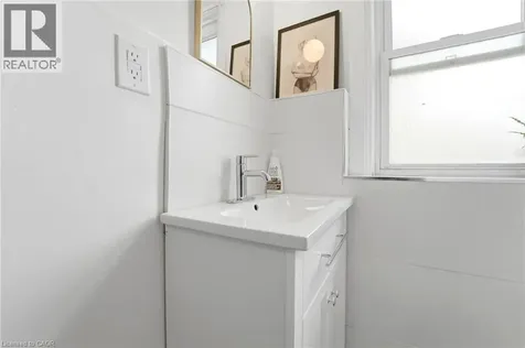 15 Avenue Place Welland ON L3B 4B2