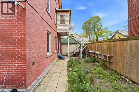 15 Avenue Place Welland ON L3B 4B2