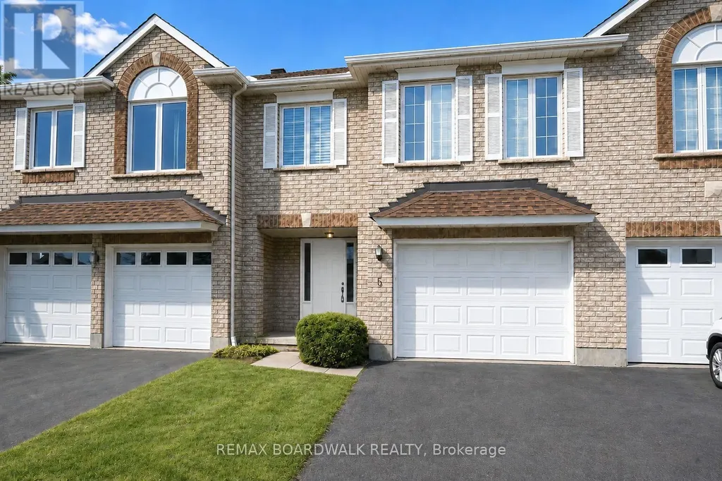 5 Maple Park Private Ottawa ON K1T 4A6