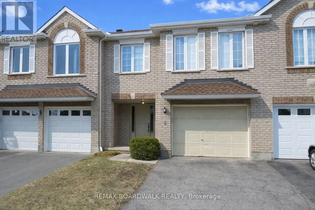 5 Maple Park Private Ottawa ON K1T 4A6