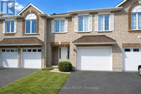 5 Maple Park Private Ottawa ON K1T 4A6