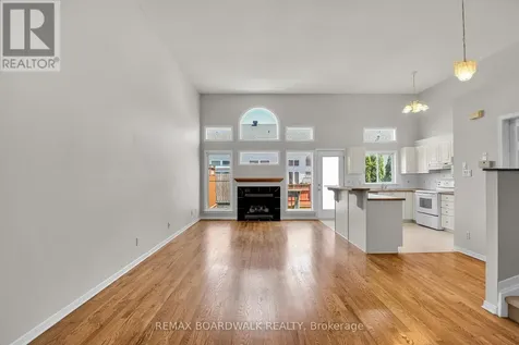 5 Maple Park Private Ottawa ON K1T 4A6