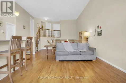5 Maple Park Private Ottawa ON K1T 4A6