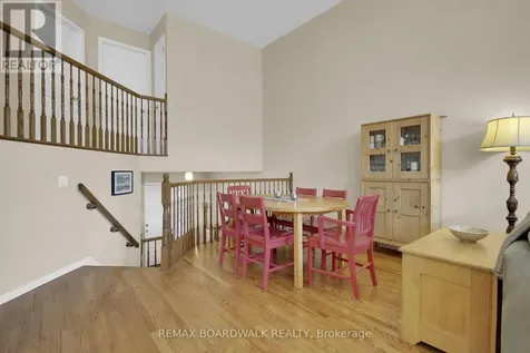 5 Maple Park Private Ottawa ON K1T 4A6