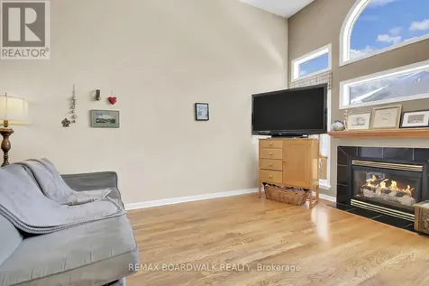 5 Maple Park Private Ottawa ON K1T 4A6