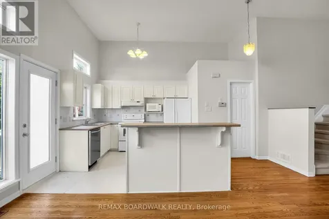5 Maple Park Private Ottawa ON K1T 4A6