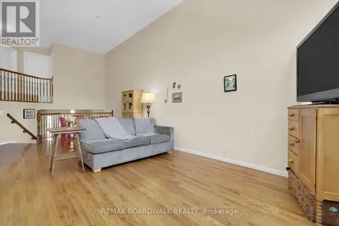 5 Maple Park Private Ottawa ON K1T 4A6