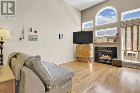 5 Maple Park Private Ottawa ON K1T 4A6
