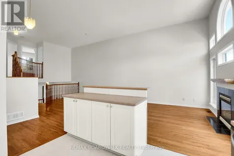 5 Maple Park Private Ottawa ON K1T 4A6
