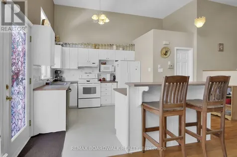 5 Maple Park Private Ottawa ON K1T 4A6