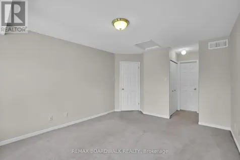 5 Maple Park Private Ottawa ON K1T 4A6