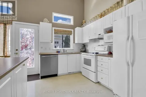 5 Maple Park Private Ottawa ON K1T 4A6