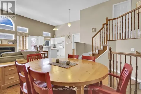 5 Maple Park Private Ottawa ON K1T 4A6