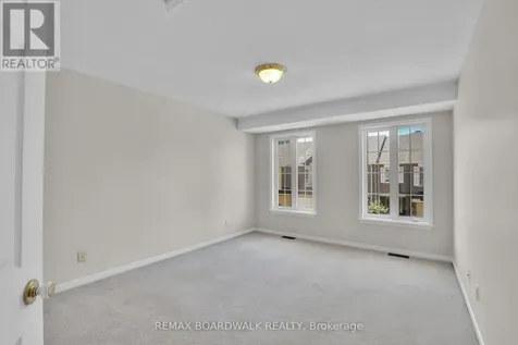 5 Maple Park Private Ottawa ON K1T 4A6