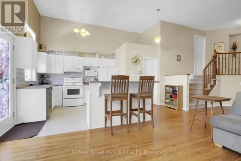 5 Maple Park Private Ottawa ON K1T 4A6