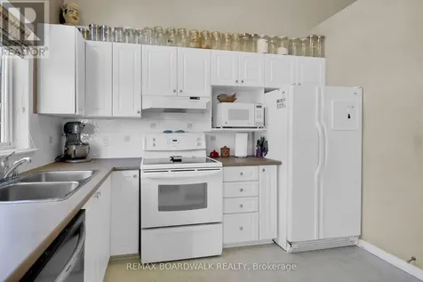 5 Maple Park Private Ottawa ON K1T 4A6