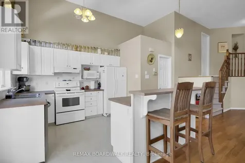 5 Maple Park Private Ottawa ON K1T 4A6