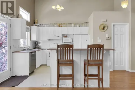 5 Maple Park Private Ottawa ON K1T 4A6