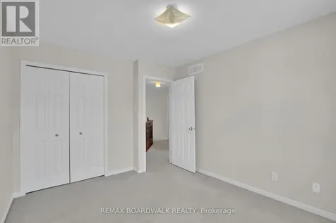 5 Maple Park Private Ottawa ON K1T 4A6
