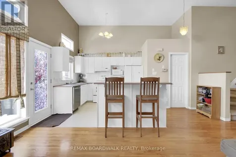 5 Maple Park Private Ottawa ON K1T 4A6