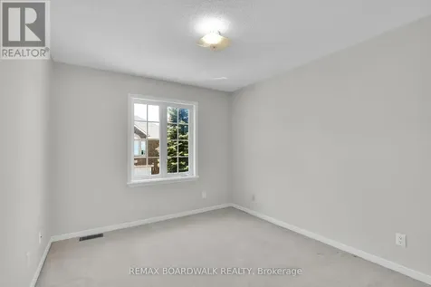 5 Maple Park Private Ottawa ON K1T 4A6