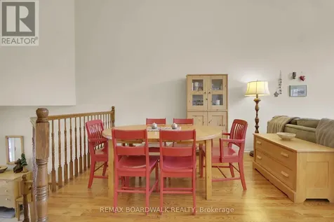 5 Maple Park Private Ottawa ON K1T 4A6