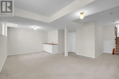 5 Maple Park Private Ottawa ON K1T 4A6