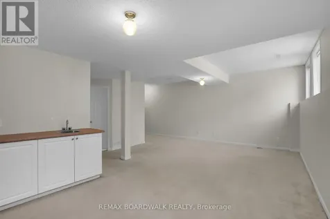 5 Maple Park Private Ottawa ON K1T 4A6