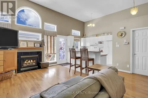 5 Maple Park Private Ottawa ON K1T 4A6