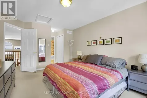 5 Maple Park Private Ottawa ON K1T 4A6