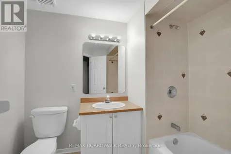 5 Maple Park Private Ottawa ON K1T 4A6