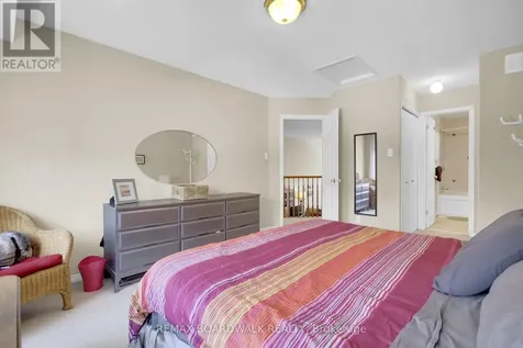 5 Maple Park Private Ottawa ON K1T 4A6