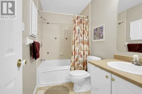 5 Maple Park Private Ottawa ON K1T 4A6
