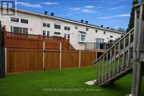 5 Maple Park Private Ottawa ON K1T 4A6