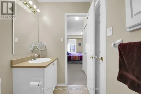 5 Maple Park Private Ottawa ON K1T 4A6