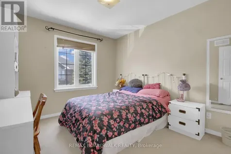 5 Maple Park Private Ottawa ON K1T 4A6