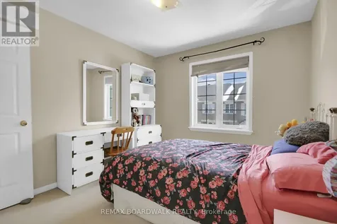 5 Maple Park Private Ottawa ON K1T 4A6