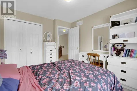 5 Maple Park Private Ottawa ON K1T 4A6