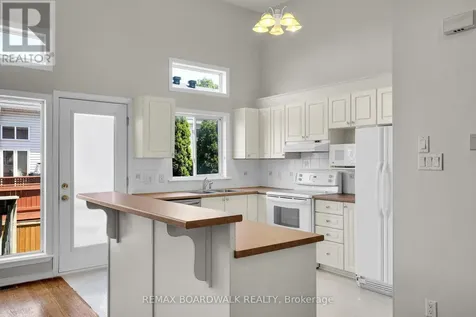 5 Maple Park Private Ottawa ON K1T 4A6