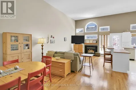 5 Maple Park Private Ottawa ON K1T 4A6