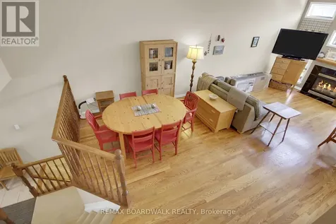 5 Maple Park Private Ottawa ON K1T 4A6