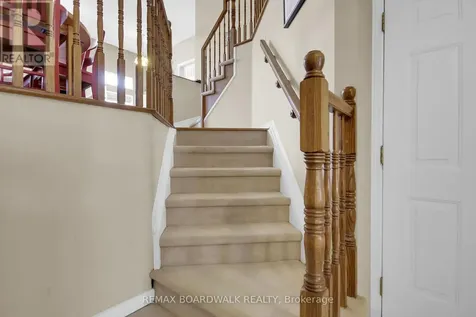 5 Maple Park Private Ottawa ON K1T 4A6