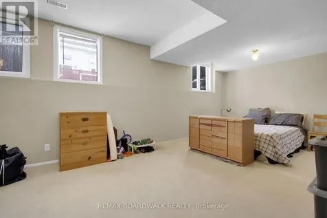 5 Maple Park Private Ottawa ON K1T 4A6