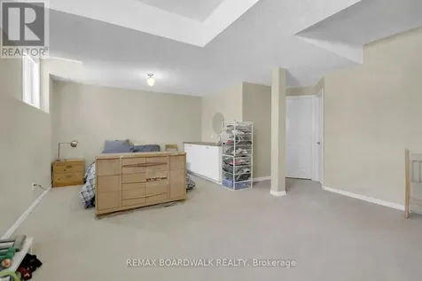 5 Maple Park Private Ottawa ON K1T 4A6