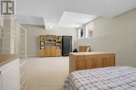 5 Maple Park Private Ottawa ON K1T 4A6