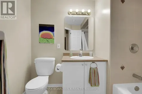 5 Maple Park Private Ottawa ON K1T 4A6