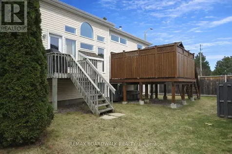 5 Maple Park Private Ottawa ON K1T 4A6