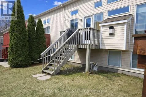 5 Maple Park Private Ottawa ON K1T 4A6